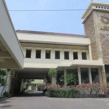 Adisurya Hotel Kediri  Exterior foto