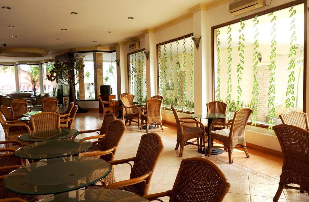 Adisurya Hotel Kediri  Exterior foto