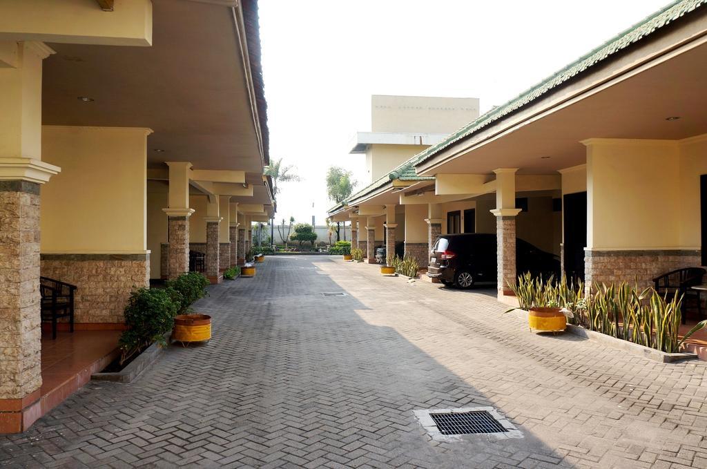 Adisurya Hotel Kediri  Exterior foto